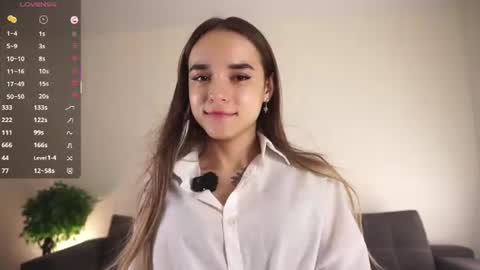 Snapshot of keeleyreineck chatting on June 24, 8:24 am Nika online show from June 24, 8:24 am