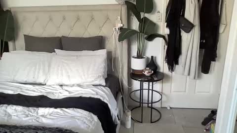 Keelie xx online show from March 11, 12:22 am