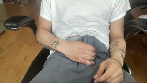 Keesey23 online show from April 4, 5:32 pm