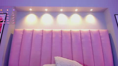 Keily Ross online show from December 7, 11:45 pm