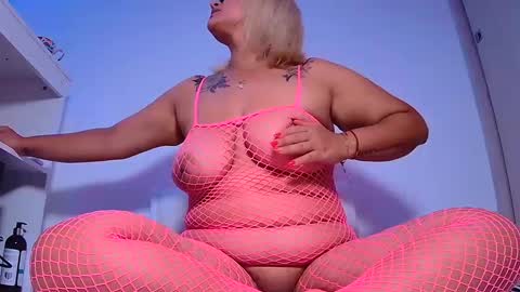 Snapshot of keira_bbw5 chatting on December 5, 1:25 am keirabbw online show from December 5, 1:25 am