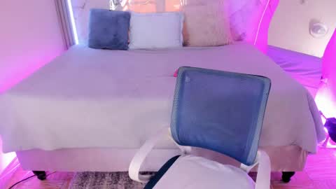 Keisy  online show from April 21, 3:17 pm