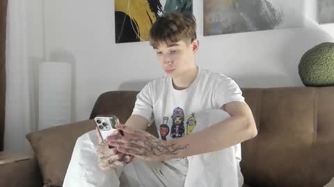 Snapshot of keithcozart1337 chatting on September 22, 4:42 pm Mark online show from September 22, 4:42 pm