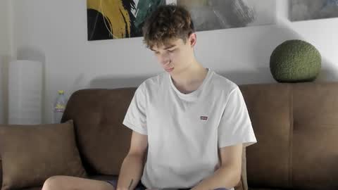 Snapshot of keithcozart1337 chatting on October 16, 1:34 pm Mark online show from October 16, 1:34 pm