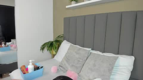 K E I T H Y online show from April 12, 2:27 am