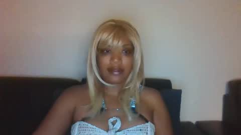 Snapshot of kelliecapri chatting on May 2, 5:01 am Kellie online show from May 2, 5:01 am