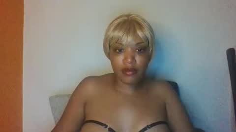 Snapshot of kelliecapri chatting on May 8, 3:12 am Kellie online show from May 8, 3:12 am