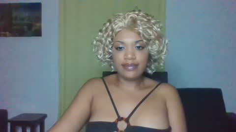 Snapshot of kelliecapri chatting on June 29, 10:15 am Kellie online show from June 29, 10:15 am