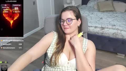 Snapshot of kellielowie chatting on February 26, 3:08 pm kellielowie online show from February 26, 3:08 pm