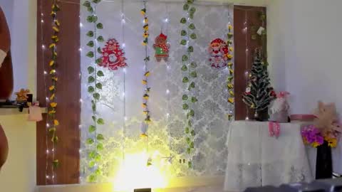 kelly__thomson online show from December 14, 12:16 am