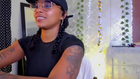 kelly__thomson online show from February 13, 12:28 am