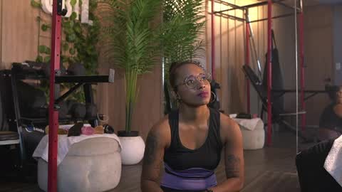 kelly__thomson online show from April 22, 1:56 pm