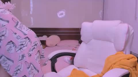 Kelly online show from April 22, 7:33 am