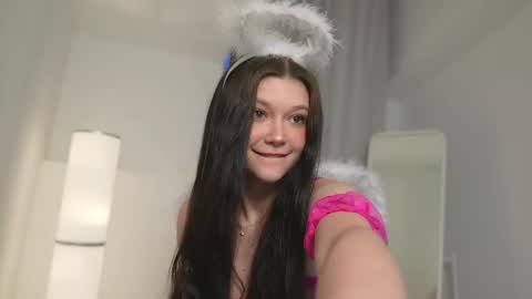  KELLY  online show from February 14, 2:33 pm