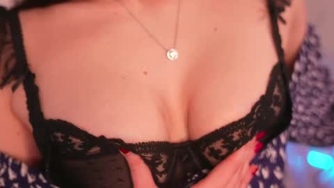  KELLY  online show from March 9, 11:47 am