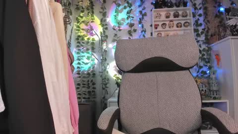 Snapshot of kellyasian chatting on December 2, 8:19 am Leia online show from December 2, 8:19 am