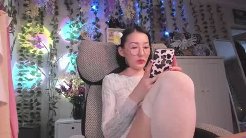 Snapshot of kellyasian chatting on December 14, 11:50 am Leia online show from December 14, 11:50 am