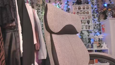 Snapshot of kellyasian chatting on December 28, 5:02 am Leia online show from December 28, 5:02 am