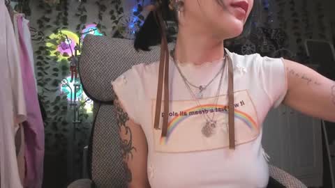 Snapshot of kellyasian chatting on January 23, 6:17 am Leia online show from January 23, 6:17 am