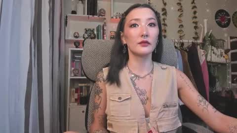 Snapshot of kellyasian chatting on October 5, 6:12 am Leia online show from October 5, 6:12 am