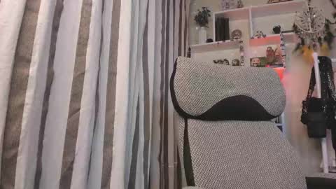 Snapshot of kellyasian chatting on October 8, 6:44 am Leia online show from October 8, 6:44 am