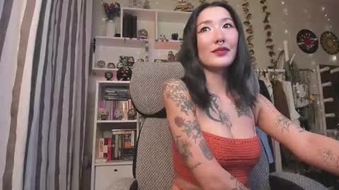 Snapshot of kellyasian chatting on October 24, 6:32 am Leia online show from October 24, 6:32 am