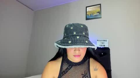 kellyMillian  online show from October 18, 7:14 pm