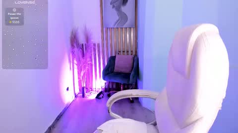 kellyMillian  online show from February 26, 2:38 pm