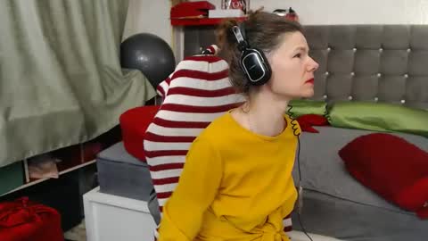 kelly online show from March 8, 1:14 am