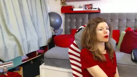 kelly online show from April 8, 10:04 am