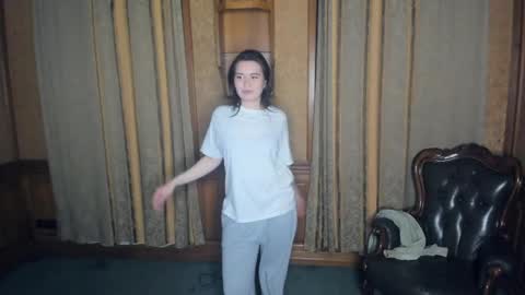 Snapshot of kemberlyrobeza chatting on May 15, 7:43 pm Lina online show from May 15, 7:43 pm