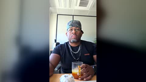 Snapshot of ken3897 chatting on May 29, 10:57 am ken3897 online show from May 29, 10:57 am