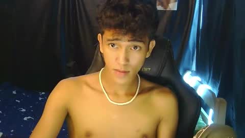 Snapshot of ken_bigcockxx chatting on March 12, 4:24 pm Ken online show from March 12, 4:24 pm