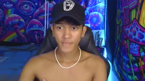 Snapshot of ken_bigcockxx chatting on May 15, 10:33 am Ken online show from May 15, 10:33 am
