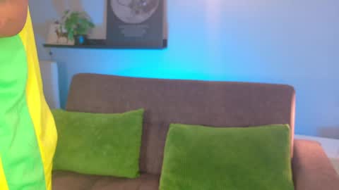   online show from April 3, 10:46 am