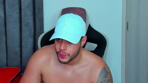 Snapshot of ken_mailik chatting on February 14, 2:39 am ken_mailik online show from February 14, 2:39 am