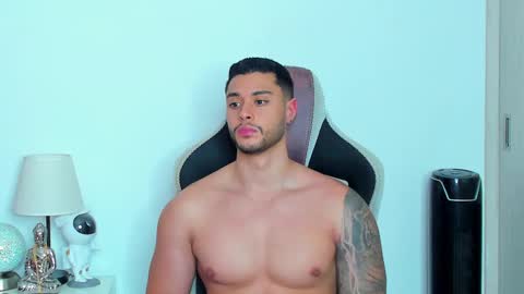 Snapshot of ken_mailik chatting on February 19, 12:14 am ken_mailik online show from February 19, 12:14 am