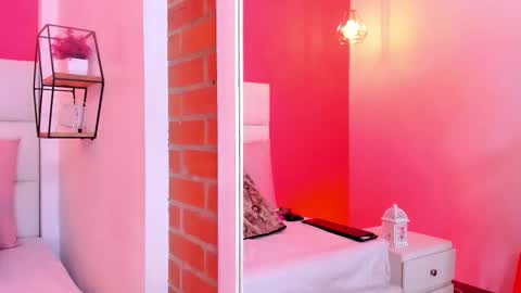 Snapshot of kendal_sexy3 chatting on October 3, 12:13 pm Camila online show from October 3, 12:13 pm