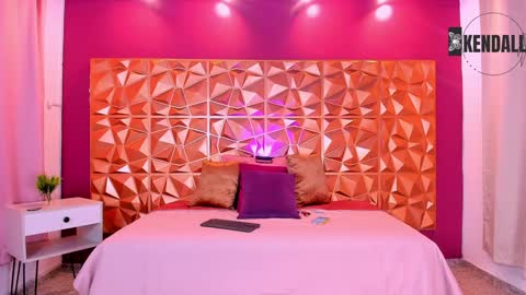 Snapshot of kendall23_ chatting on December 10, 7:43 pm Kendall online show from December 10, 7:43 pm