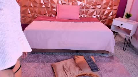 Snapshot of kendall23_ chatting on December 12, 8:53 pm Kendall online show from December 12, 8:53 pm