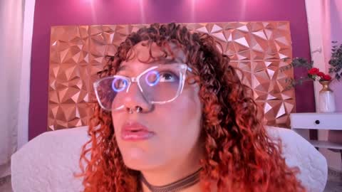 Snapshot of kendall23_ chatting on December 19, 8:23 pm Kendall online show from December 19, 8:23 pm