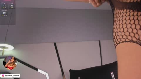 Snapshot of kendall_evanss_ chatting on May 4, 8:16 pm kendall_evanss_ online show from May 4, 8:16 pm
