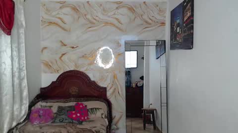 kendall  online show from March 5, 5:18 am