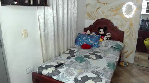 kendall  online show from November 25, 5:40 am