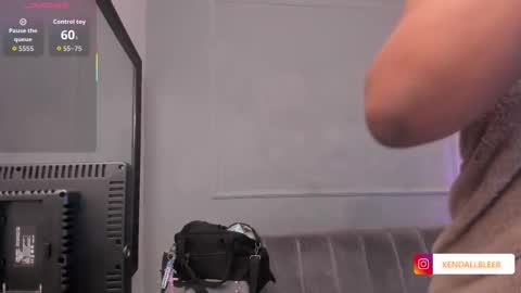 kendallbleer online show from October 13, 11:43 am