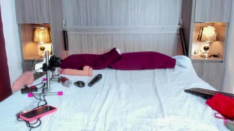 Snapshot of kendallrosse1 chatting on December 24, 3:37 pm Kendal online show from December 24, 3:37 pm