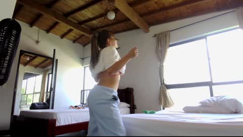 Snapshot of kendalltyler chatting on January 31, 4:59 pm kendall online show from January 31, 4:59 pm