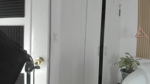 Kendall  online show from October 3, 2:36 pm