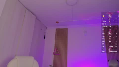 Kendall  online show from October 23, 8:29 pm