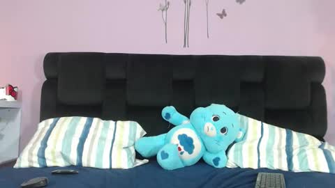 Snapshot of kendallwings chatting on October 4, 9:40 am kendallwings online show from October 4, 9:40 am